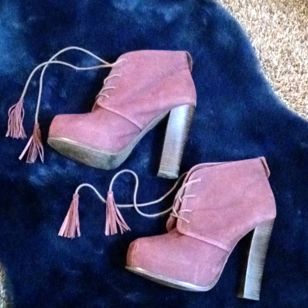 Steve Madden. Platform suade ankle boots. Sz 7.5